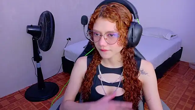 Snapshot of Birdie_0 chatting on 09.09.25 Birdie 0 online show from 09.09.25