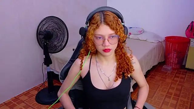 Snapshot of Birdie_0 chatting on 09.16.25 Birdie 0 online show from 09.16.25