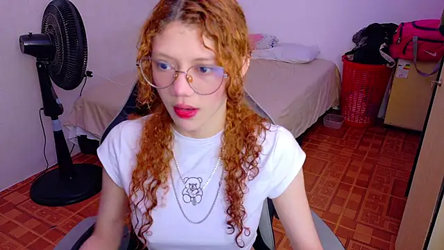 Snapshot of Birdie_0 chatting on 09.17.25 Birdie 0 online show from 09.17.25