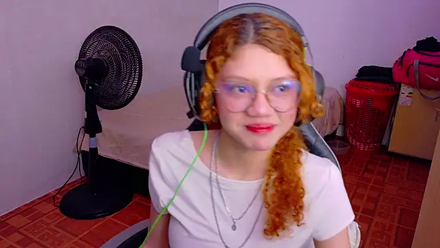 Snapshot of Birdie_0 chatting on 09.22.25 Birdie 0 online show from 09.22.25