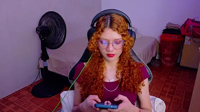 Snapshot of Birdie_0 chatting on 09.23.25 Birdie 0 online show from 09.23.25