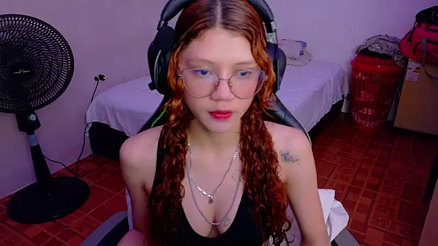 Snapshot of Birdie_0 chatting on 09.25.25 Birdie 0 online show from 09.25.25