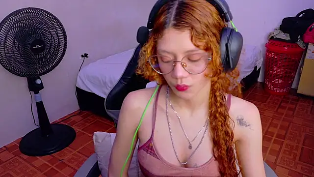 Snapshot of Birdie_0 chatting on 09.26.25 Birdie 0 online show from 09.26.25