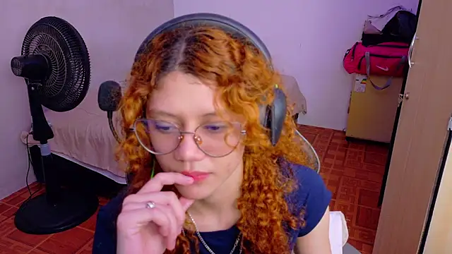 Snapshot of Birdie_0 chatting on 10.02.25 Birdie 0 online show from 10.02.25