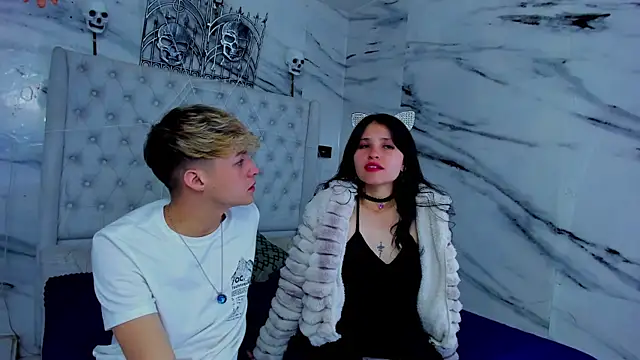 Snapshot of Ari_and_Storm chatting on 11.01.25 Ari and Storm online show from 11.01.25