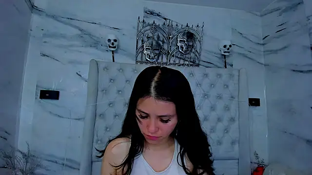 Snapshot of Ari_and_Storm chatting on 11.02.25 Ari and Storm online show from 11.02.25