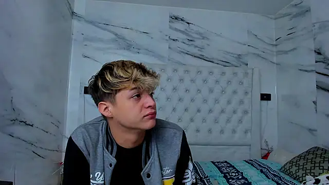 Snapshot of Ari_and_Storm chatting on 11.16.25 Ari and Storm online show from 11.16.25