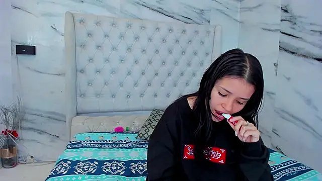 Snapshot of Ari_and_Storm chatting on 11.19.25 Ari and Storm online show from 11.19.25