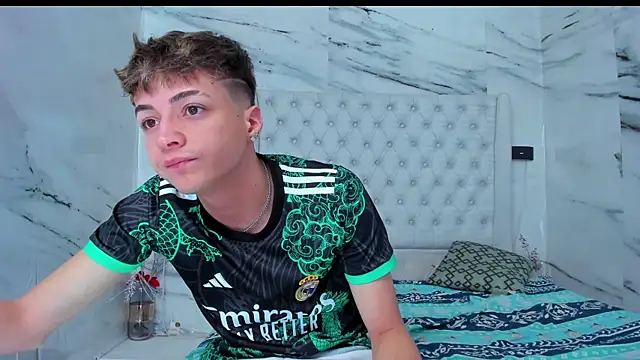 Snapshot of Ari_and_Storm chatting on 11.22.25 Ari and Storm online show from 11.22.25