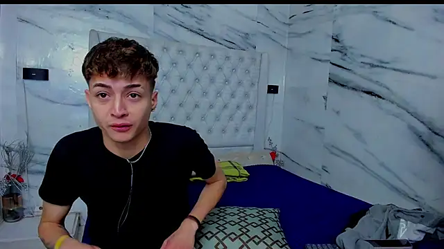 Snapshot of Ari_and_Storm chatting on 11.25.25 Ari and Storm online show from 11.25.25