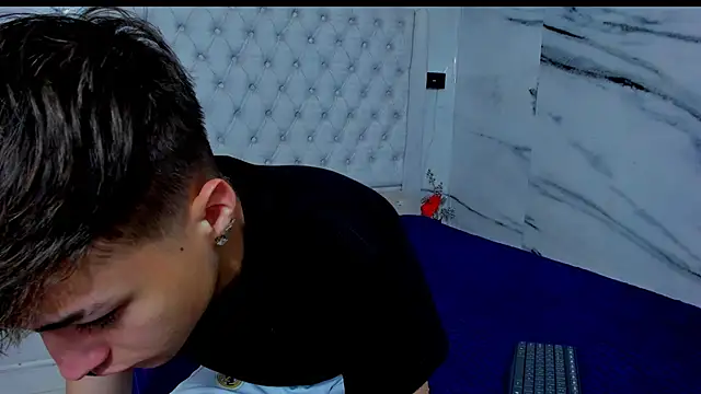 Snapshot of Ari_and_Storm chatting on 11.29.25 Ari and Storm online show from 11.29.25