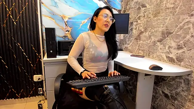 Scarlett 14  online show from 09.18.25