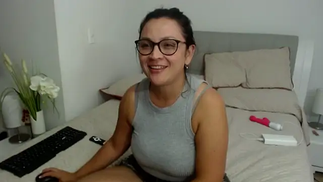 sophie lopez1 online show from 12.19.25