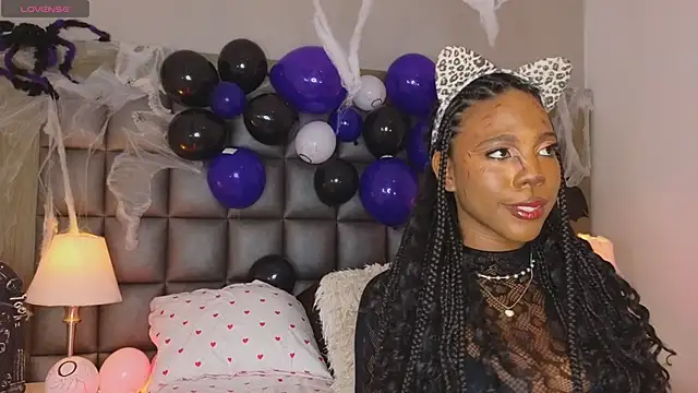 Snapshot of AmiraMorgan chatting on 11.01.25 AmiraMorgan online show from 11.01.25