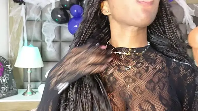 Snapshot of AmiraMorgan chatting on 11.01.25 AmiraMorgan online show from 11.01.25