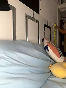 Snapshot of fendi_E chatting on 10.05.25 fendi E online show from 10.05.25