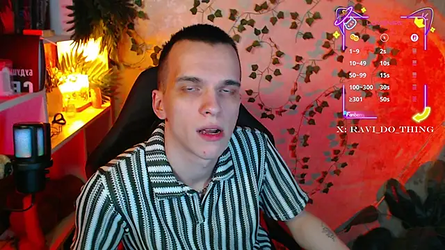 Snapshot of frozen_boy chatting on 09.12.25 frozen boy online show from 09.12.25