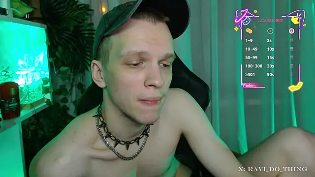 Snapshot of frozen_boy chatting on 12.15.25 frozen boy online show from 12.15.25