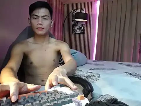 Snapshot of alex_cummer chatting on 10.27.25 alex cummer online show from 10.27.25