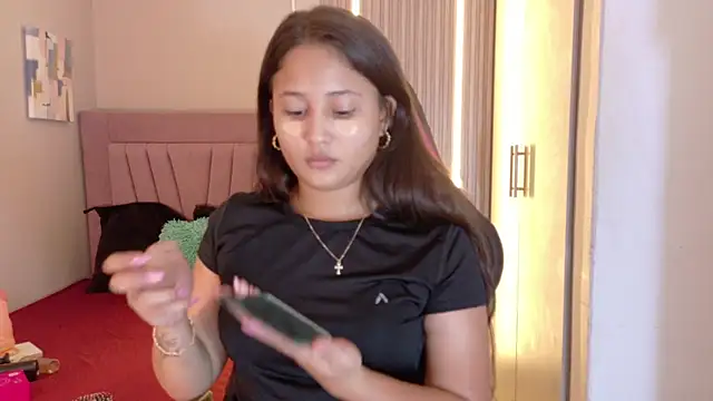 Laly Cherry  online show from 11.22.25