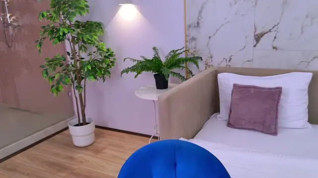 AmadaReine online show from 11.23.25