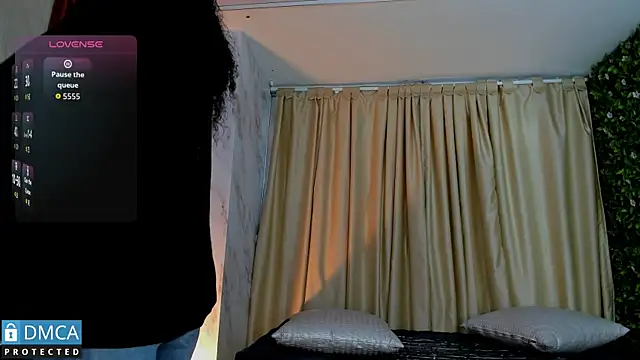 Kiara Zahiri   online show from 09.19.25