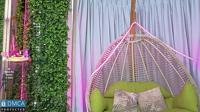 Kiara Zahiri   online show from 10.04.25