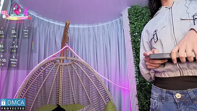 Kiara Zahiri   online show from 10.09.25