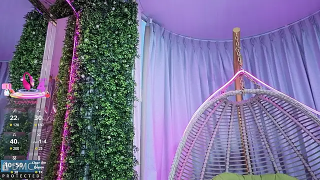 Kiara Zahiri   online show from 10.13.25