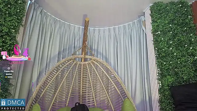 Kiara Zahiri   online show from 10.25.25