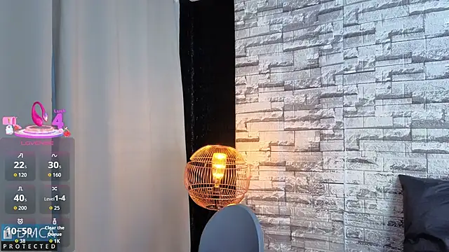 Kiara Zahiri   online show from 11.24.25