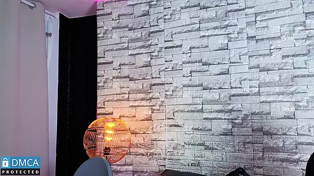 Kiara Zahiri   online show from 12.05.25