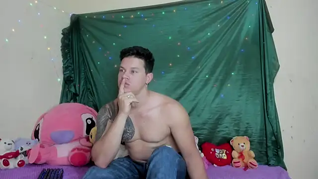 Snapshot of EclipseandFlame chatting on 12.04.25 EclipseandFlame online show from 12.04.25