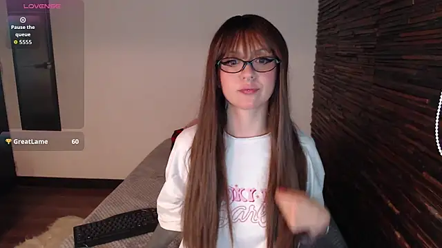 Snapshot of babedooll chatting on 10.23.25 babedooll online show from 10.23.25