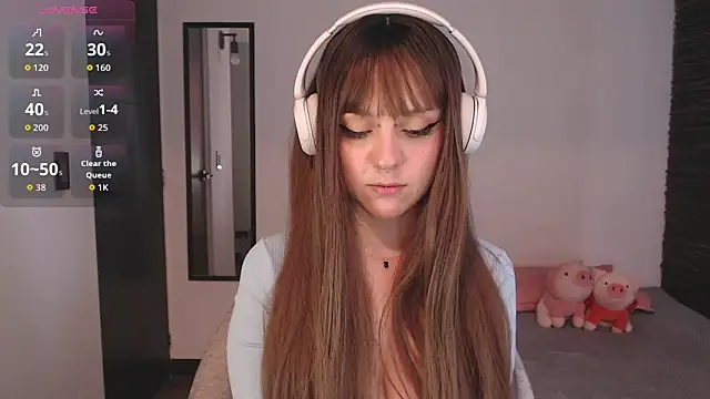 Snapshot of babedooll chatting on 11.21.25 babedooll online show from 11.21.25