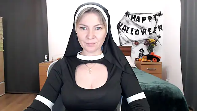 Snapshot of ParadiseAlina chatting on 10.30.25 ParadiseAlina online show from 10.30.25