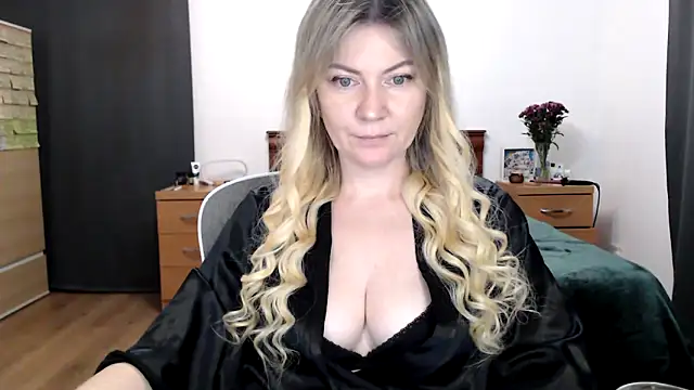 Snapshot of ParadiseAlina chatting on 11.09.25 ParadiseAlina online show from 11.09.25