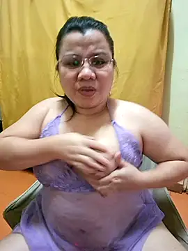 Snapshot of hotlyn45 chatting on 09.23.25 hotlyn45 online show from 09.23.25