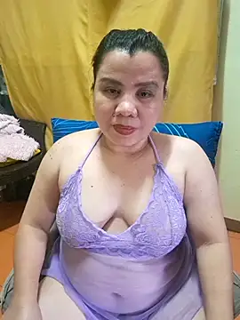 Snapshot of hotlyn45 chatting on 10.17.25 hotlyn45 online show from 10.17.25