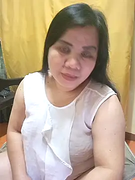 Snapshot of hotlyn45 chatting on 10.18.25 hotlyn45 online show from 10.18.25