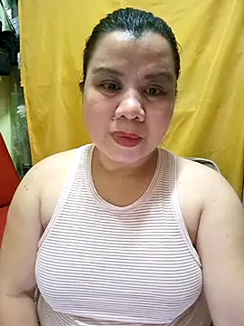 Snapshot of hotlyn45 chatting on 10.22.25 hotlyn45 online show from 10.22.25