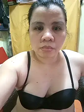 Snapshot of hotlyn45 chatting on 10.30.25 hotlyn45 online show from 10.30.25