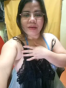 Snapshot of hotlyn45 chatting on 10.30.25 hotlyn45 online show from 10.30.25