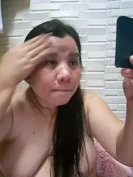 Snapshot of hotlyn45 chatting on 11.24.25 hotlyn45 online show from 11.24.25