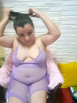 Snapshot of hotlyn45 chatting on 11.29.25 hotlyn45 online show from 11.29.25