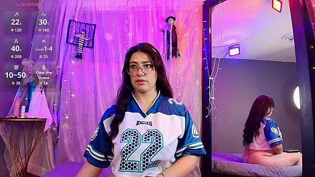 Snapshot of Shalyn_Lux chatting on 10.21.25 Shalyn Lux online show from 10.21.25