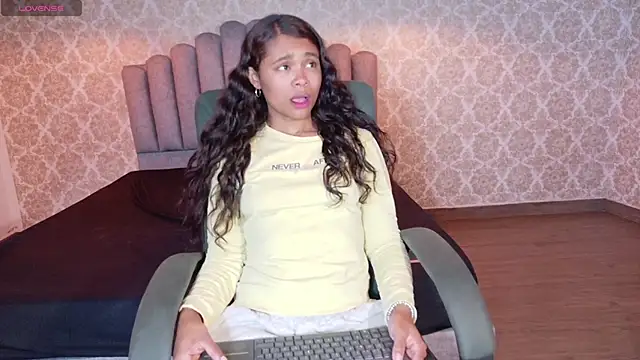 Snapshot of Kristall_06 chatting on 10.22.25 Kristall 06 online show from 10.22.25