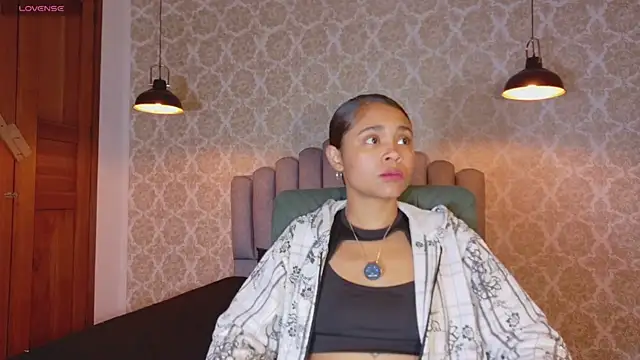 Snapshot of Kristall_06 chatting on 11.15.25 Kristall 06 online show from 11.15.25