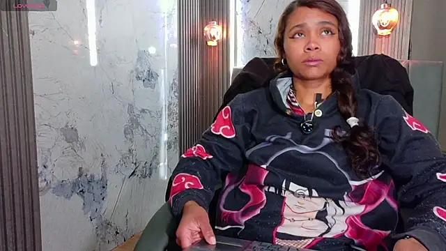 Snapshot of Kristall_06 chatting on 11.17.25 Kristall 06 online show from 11.17.25