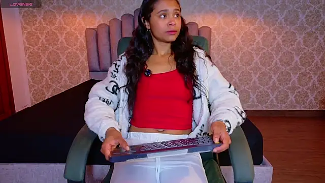 Snapshot of Kristall_06 chatting on 11.18.25 Kristall 06 online show from 11.18.25